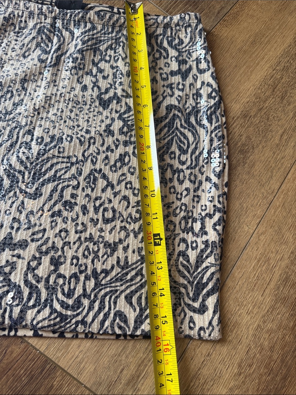 Material Girl Beige and Black Sequined Animal Print Mini Skirt. Size M - Picture 5 of 5